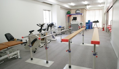 専門学校 星城大学リハビリテーション学院 名古屋の中心地「伏見」。最新設備を活用して臨床現場に即した学びを提供。