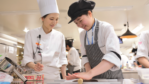 横浜スイーツ＆カフェ専門学校 2年次総授業の約95％が実習・演習で実力が身につく！