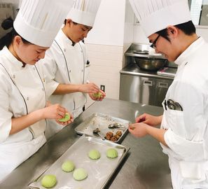 東日本調理師専門学校 地元の食材を見直し、提案する『農産加工食品メニュー開発・販売』
