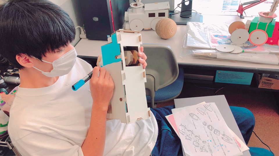 既存商品の利用シーンを観察し、課題を見つけ出す