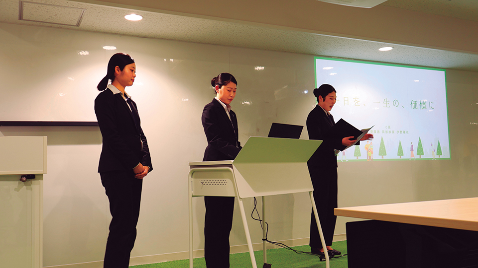 ロスフラワーを有効活用！世界に一つだけのドレスでセレモニーを