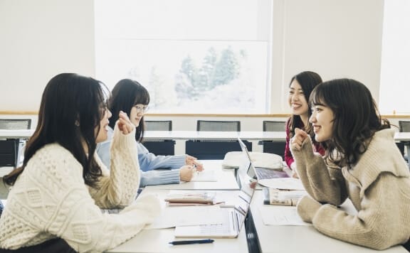 絵本の世界にも社会的問題が潜んでいる