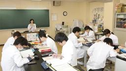 学内の設備見学や簡単な実習体験ができる