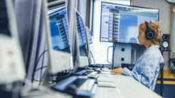 MI全コース共通カリキュラム！パソコンを使用した音楽制作に必要な技術や操作を修得していきます！
