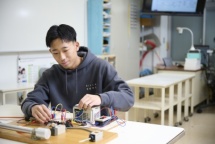 電気・電子関係のスペシャリストになれる！電気・電子分野を体験