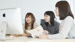 スマホやPCを使って、ご自宅から 気軽に個別相談に参加することができます!