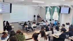 学校全体のことが分かるように詳しくご紹介。4つのコースの実習授業を全て体験できるよ。