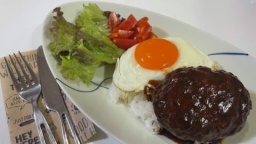 ハワイ料理の「ロコモコ」