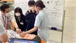 リアルな医療現場を学べるシミュレータ体験ができます♪