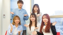 スタッフが学校について、お仕事について、詳しく説明します!