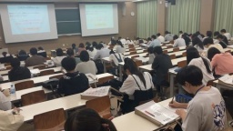 普段着の大学を体験できる！実際の授業を大学生と一緒に受けられる！