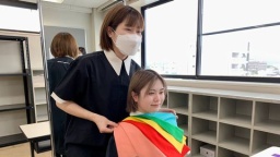 あなたに似合う色や服装、髪型をCBDCの色彩学の教員が診断!
