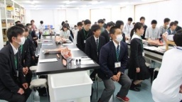 夜間に開催するオープンキャンパスです。日中や土日にお忙しい方はぜひご参加下さい。