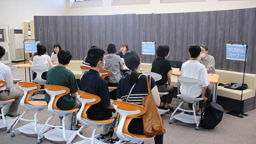 経済情報、日本文学、美術の３学科の普段の大学を体感できます！