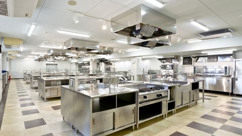 長野調理製菓専門学校 学内には最新の厨房が広がる～設備紹介