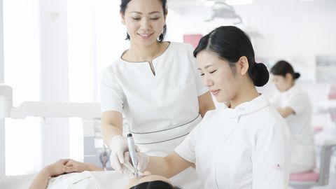 横浜歯科医療専門学校 実習中心のカリキュラムで応用力・技術力を高める
