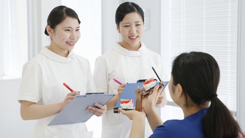 横浜歯科医療専門学校 コラボレーション実習など多彩な講座がある