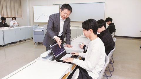 阪南大学 【キャンパスライフ】全学生が少人数ゼミに所属するフルゼミナール制度を導入