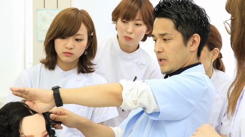 日本美容専門学校 美容師資格取得に向け徹底した受験指導