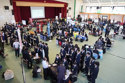 中日本自動車短期大学 200社以上の企業が来学「学内企業説明会」