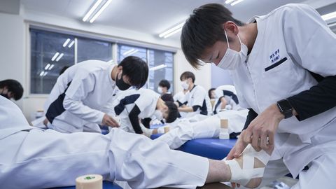 東日本医療専門学校 1つの学校で「柔道整復師」と「はり師・きゅう師」の国家資格取得を目指せる！