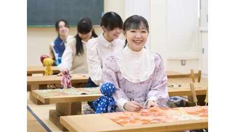 東京ファッション専門学校 【きものファッション科】畳の上で基礎から学ぶ！
