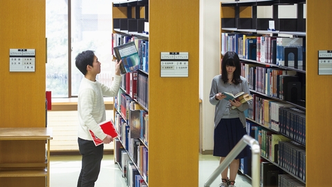 東北福祉大学 40万冊を超える豊富な資料を所蔵する図書館