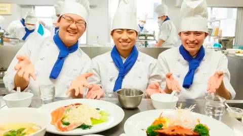 北日本ハイテクニカルクッキングカレッジ 調理師＆製菓衛生師、両方の国家資格を目指せる「ダブルライセンス制度」