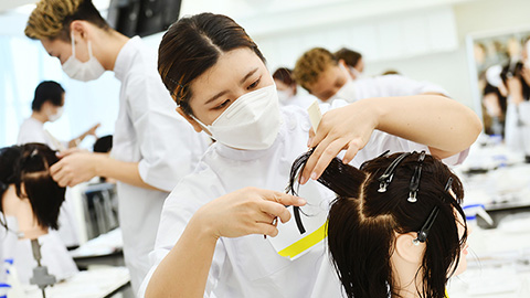 山野美容専門学校 学校一丸となって目指す、美容師国家試験合格！