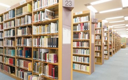 佛教大学 全国有数規模の“佛教大学図書館”