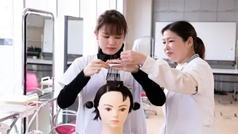 大阪美容専門学校 毎年、高い美容師国家試験合格率と就職率