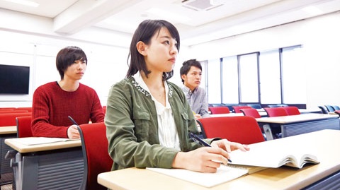 京都産業大学 将来に役立つ資格取得も徹底サポート