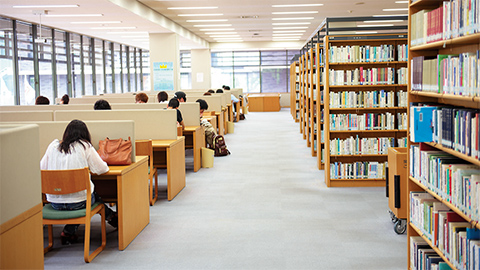 京都産業大学 教員免許状をはじめ、司書や学芸員の資格取得をバックアップ
