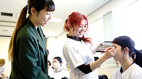 国際文化理容美容専門学校渋谷校 専用の実習室が充実