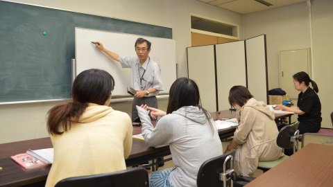 日本薬科大学 質問ルームおよびアドバイザー制による学習・生活指導