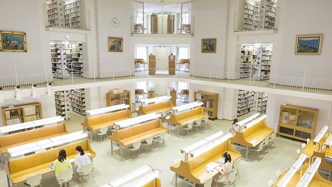 甲南女子大学 学生の学びを支える「図書館」