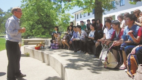 立命館大学 年間約2,000名の学生が日本から海外へ