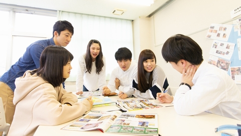 上野法律ビジネス専門学校 グループ学習でコミュニケーション力と理解度UP！