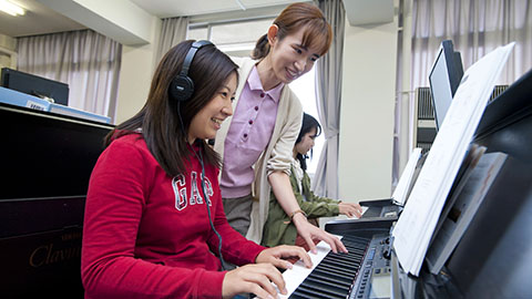 兵庫大学短期大学部 1人1台のピアノで音楽教育を徹底！