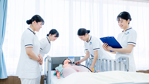 横浜未来看護専門学校 最新のシミュレーターを豊富に取り揃え、臨床現場を再現した演習環境