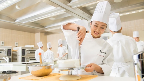 京都製菓製パン技術専門学校 やる気を全力で応援！自主練習