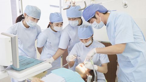 明海大学 歯学部　高い臨床力を備えた歯科医師を養成する6年一貫の教育システム