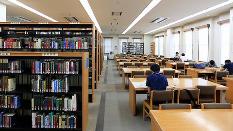 清和大学 86,000冊の蔵書とデータベース
