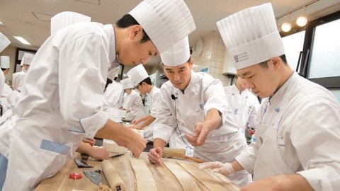 東京製菓学校 パン製造技能士の取得・実務経験の短縮について