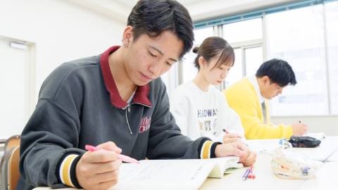 専門学校日本鉄道&スポーツビジネスカレッジ21 勉強がつらくない、好きになる“ゼミ学習”