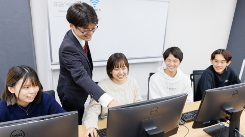 横浜公務員&IT会計専門学校 勉強がつらくない、好きになる“ゼミ学習”