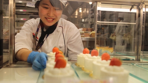 山手調理製菓専門学校（製菓・製パン・ショコラ・和菓子・カフェ・ブライダル・日本料理・西洋料理） プロ現場そのものの環境で学ぶ独自の4つのトレーニング