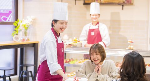 赤堀製菓専門学校 自分たちでお店を創り上げる！“パティスリーAKAHORI＆スクールカフェ”