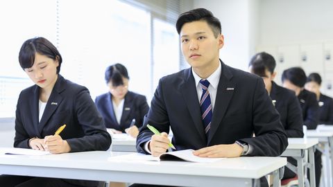 静岡インターナショナル・エア・リゾート専門学校 ２年間で多彩な「資格取得」を実現！