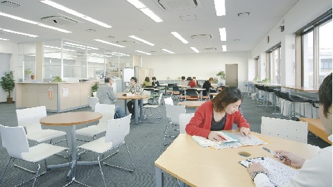 東京工芸大学 カウンセラー常駐の「学生支援センター＜HOME＞」と基礎科目のサポート施設「学修支援センター」